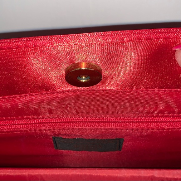 Giorgio Beverly Hills Magnetic closure Satin red bag Versatile for many uses - Picture 5 of 5